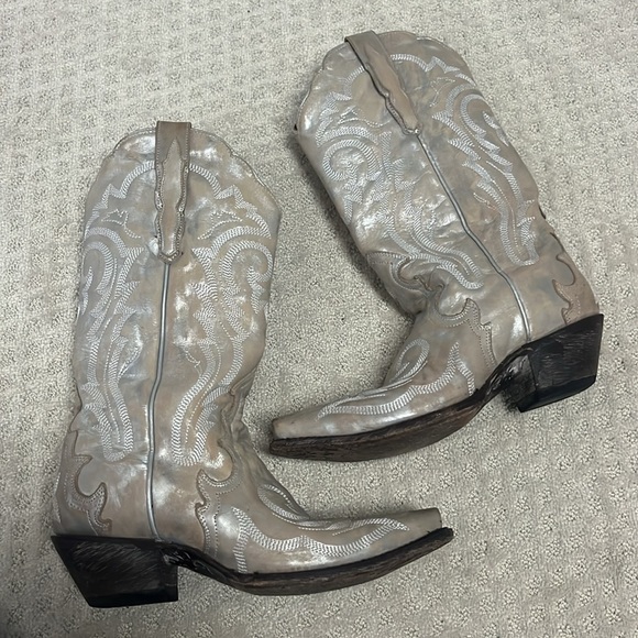Metallic White Cowgirl Boots - Picture 5 of 7